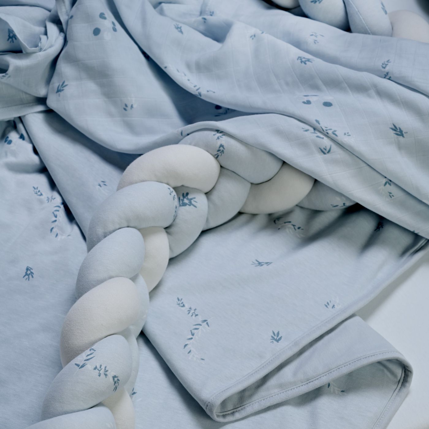 סט מצעים למיטת יחיד עלים כחולים